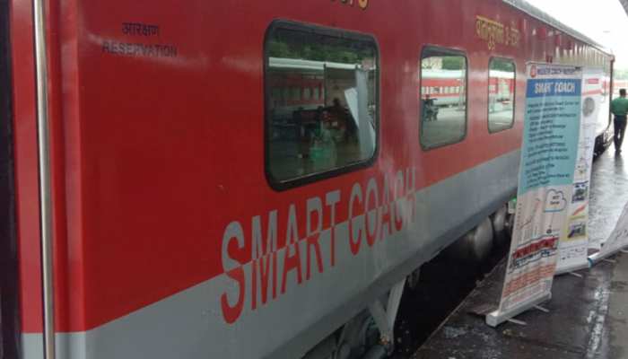 पुरानी दिल्ली से चल रही इस ट्रेन के डिब्बे में ऐसा क्या खास है, जिस पर हर पल रखी जा रही 'नजर' पुरानी दिल्ली से चल रही इस ट्रेन के डिब्बे में ऐसा क्या खास है, जिस पर हर पल रखी जा रही 'नजर'