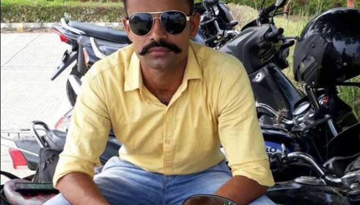 लखनऊ गोलीकांड: आरोपी पूर्व सिपाही प्रशांत चौधरी के फेसबुक पर उठी ये मांग लखनऊ गोलीकांड: आरोपी पूर्व सिपाही प्रशांत चौधरी के फेसबुक पर उठी ये मांग