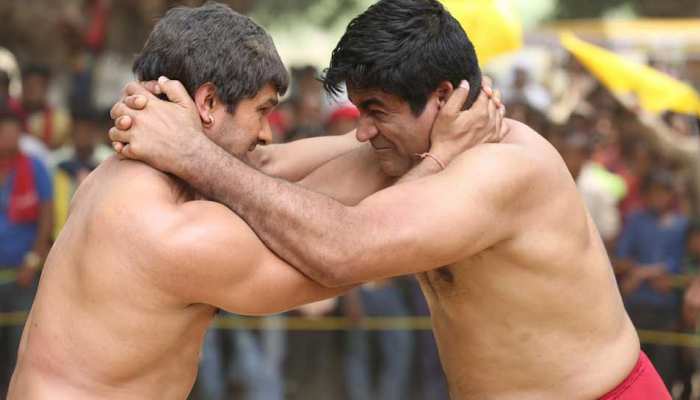 आमिर खान के 'दंगल' की याद दिलाएगी खेसारीलाल की यह भोजपुरी फिल्म आमिर खान के 'दंगल' की याद दिलाएगी खेसारीलाल की यह भोजपुरी फिल्म