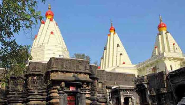 महाराष्ट्र के मंदिरों में नया फरमान, नवरात्र से ड्रेस कोड होगा लागू महाराष्ट्र के मंदिरों में नया फरमान, नवरात्र से ड्रेस कोड होगा लागू