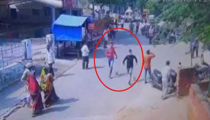 फरीदाबाद : फिल्मी स्टाइल में दिनदहाड़े अपने साथी को पुलिस की गिरफ्त से छुड़ा ले गए बदमाश फरीदाबाद : फिल्मी स्टाइल में दिनदहाड़े अपने साथी को पुलिस की गिरफ्त से छुड़ा ले गए बदमाश