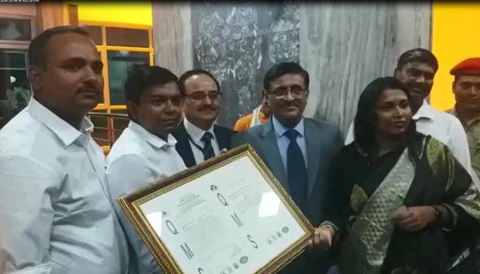 यूपी के दूसरे जिलों के लिए इटावा बना नजीर, ISO ने इसलिए दिया प्रमाण-पत्र यूपी के दूसरे जिलों के लिए इटावा बना नजीर, ISO ने इसलिए दिया प्रमाण-पत्र