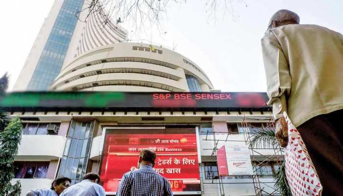 'लाल' हुई दलाल स्ट्रीट; सेंसेक्स में 1037 की भारी गिरावट, निफ्टी 321 प्वॉइंट टूटा