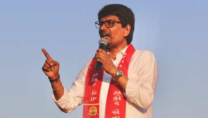 बहराइच: ‘महारानी पद्मावती यूथ ब्रिगेड’ ने अल्पेश ठाकोर के सिर पर घोषित किया एक करोड़ का ईनाम बहराइच: ‘महारानी पद्मावती यूथ ब्रिगेड’ ने अल्पेश ठाकोर के सिर पर घोषित किया एक करोड़ का ईनाम