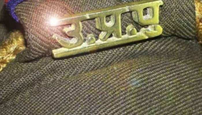 यूपी: BJP विधायक के बेटे ने की पुलिस से बदतमीजी, पहले जमकर पीटा फिर किया गिरफ्तार यूपी: BJP विधायक के बेटे ने की पुलिस से बदतमीजी, पहले जमकर पीटा फिर किया गिरफ्तार