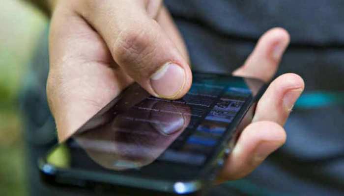 50 करोड़ मोबाइल नंबर हो सकते हैं बंद, JIO उपभोक्ताओं पर सबसे ज्यादा खतरा 50 करोड़ मोबाइल नंबर हो सकते हैं बंद, JIO उपभोक्ताओं पर सबसे ज्यादा खतरा