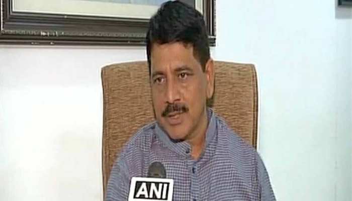 गुजरात में बीजेपी को लगा झटका, 3 महीने में ही पार्टी छोड़ गया इस दिग्गज का बेटा गुजरात में बीजेपी को लगा झटका, 3 महीने में ही पार्टी छोड़ गया इस दिग्गज का बेटा