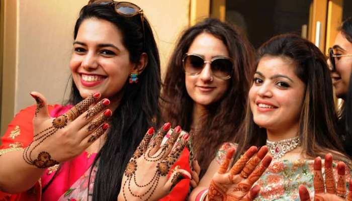 Karwa Chauth 2018: इस एक घंटे के भीतर कर लें पूजा, चांद देखने का ये है शुभ मुहूर्त Karwa Chauth 2018: इस एक घंटे के भीतर कर लें पूजा, चांद देखने का ये है शुभ मुहूर्त