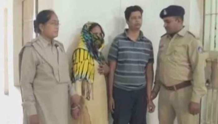 'कौन बनेगा करोड़पति' के नाम पर लाखों की ठगी करने वाली गैंग का भांडाफोड़, महिला समेत 2 गिरफ्तार 'कौन बनेगा करोड़पति' के नाम पर लाखों की ठगी करने वाली गैंग का भांडाफोड़, महिला समेत 2 गिरफ्तार