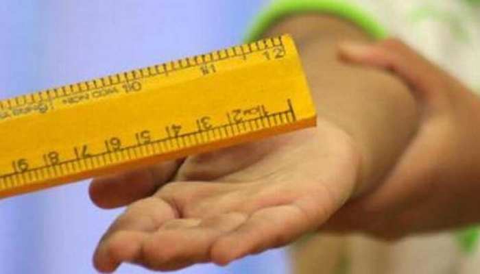 मध्यप्रदेश : क्लास टीचर ने मासूम को ऐसा पीटा कि आंख में लगी गंभीर चोट मध्यप्रदेश : क्लास टीचर ने मासूम को ऐसा पीटा कि आंख में लगी गंभीर चोट