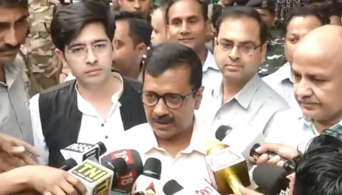 EC ने केजरीवाल के दावे को गलत बताया,कहा 'वोटर लिस्ट से नाम काटे जाने की नहीं की पुष्टि' EC ने केजरीवाल के दावे को गलत बताया,कहा 'वोटर लिस्ट से नाम काटे जाने की नहीं की पुष्टि'