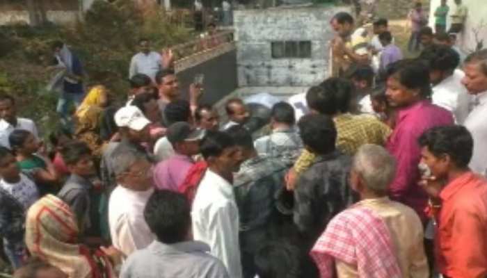 सीतामढ़ी में दर्दनाक सड़क हादसा, दो की मौत और सात गंभीर घायल सीतामढ़ी में दर्दनाक सड़क हादसा, दो की मौत और सात गंभीर घायल