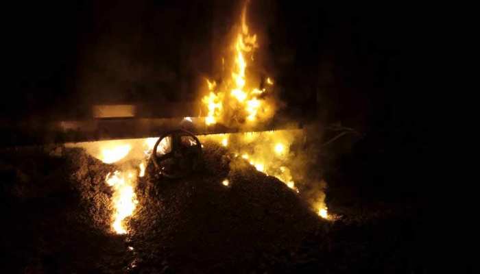 महाराष्ट्र में मालगाड़ी के डिब्बों में लगी आग, 10 ट्रेनें रद्द महाराष्ट्र में मालगाड़ी के डिब्बों में लगी आग, 10 ट्रेनें रद्द
