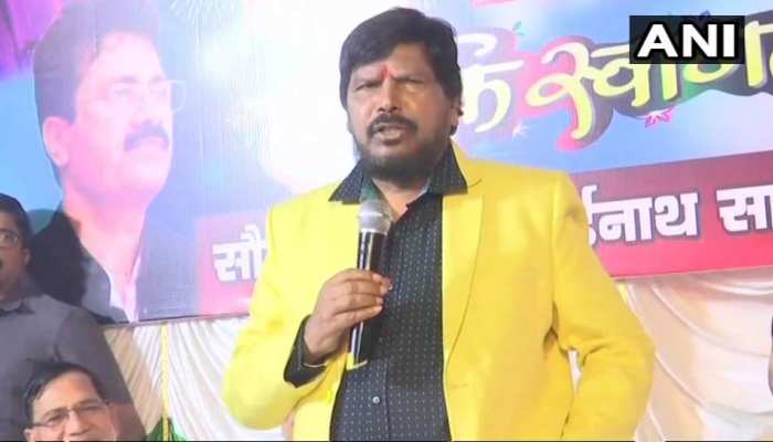क्या कांग्रेस के साथ गठबंधन करेंगे अठावले? बोले- 'हवा का रुख देखकर निर्णय लूंगा' क्या कांग्रेस के साथ गठबंधन करेंगे अठावले? बोले- 'हवा का रुख देखकर निर्णय लूंगा'