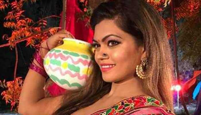 निशा दुबे की अदाएं छाईं इटरनेट पर, फिल्म ‘बनारसी पहलवान’ का पोस्टर लुक हुआ वायरल निशा दुबे की अदाएं छाईं इटरनेट पर, फिल्म ‘बनारसी पहलवान’ का पोस्टर लुक हुआ वायरल