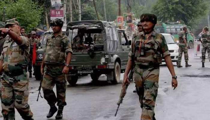 राजौरी में संघर्ष विराम उल्लंघन में एक सैनिक शहीद, 2 बीएसएफ जवान जख्मी राजौरी में संघर्ष विराम उल्लंघन में एक सैनिक शहीद, 2 बीएसएफ जवान जख्मी
