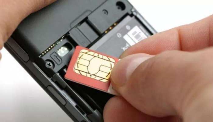 सावधान : फ्रॉड का नया तरीका, आपके SIM से ही मिनटों में खाली हो सकता है अकाउंट सावधान : फ्रॉड का नया तरीका, आपके SIM से ही मिनटों में खाली हो सकता है अकाउंट