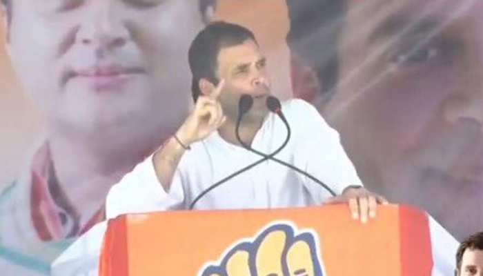 MP : राहुल गांधी ने साधा पीएम पर निशाना, बोले- 'मोदीजी जहां जाते हैं, तीन-चार झूठ बोल आते हैं' MP : राहुल गांधी ने साधा पीएम पर निशाना, बोले- 'मोदीजी जहां जाते हैं, तीन-चार झूठ बोल आते हैं'