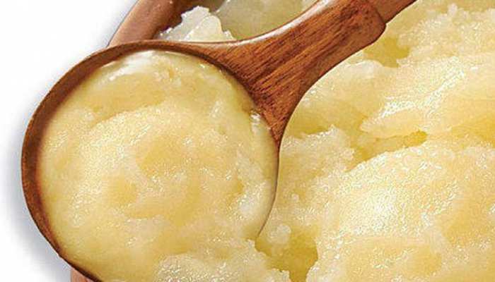 Winter Food : शरीर को मजबूत बनाता है 1 चम्मच देशी घी, रोज खाने से आती है ताकत Winter Food : शरीर को मजबूत बनाता है 1 चम्मच देशी घी, रोज खाने से आती है ताकत