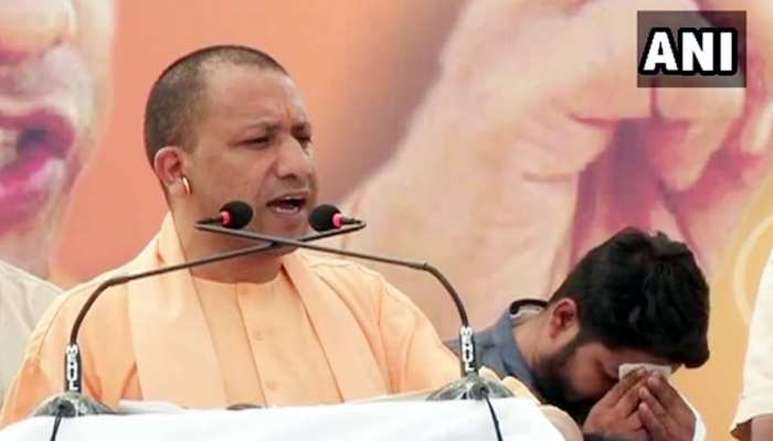 राहुल गांधी मंदिर में घुटनों के बल बैठ गए, पुजारी बोले, 'ये मस्जिद नहीं है' : योगी आदित्यनाथ राहुल गांधी मंदिर में घुटनों के बल बैठ गए, पुजारी बोले, 'ये मस्जिद नहीं है' : योगी आदित्यनाथ