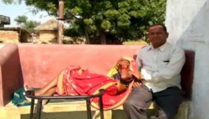 डॉक्टर ने टूटे की जगह ठीक पैर का कर दिया ऑपरेशन, शिकायत करने पर परिजनों को धमकाया डॉक्टर ने टूटे की जगह ठीक पैर का कर दिया ऑपरेशन, शिकायत करने पर परिजनों को धमकाया