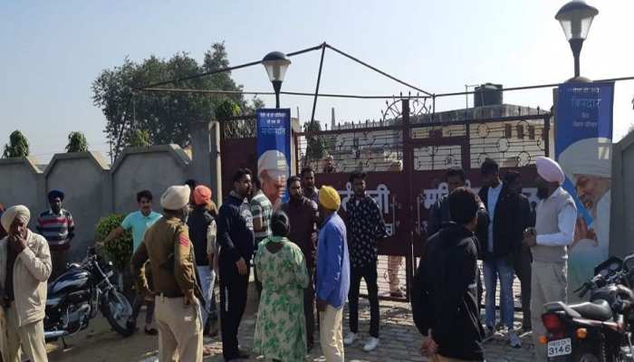 अमृतसर निरंकारी भवन हमला : शक के आधार पर दो स्थानीय लड़कों को पुलिस ने किया गिरफ्तार अमृतसर निरंकारी भवन हमला : शक के आधार पर दो स्थानीय लड़कों को पुलिस ने किया गिरफ्तार