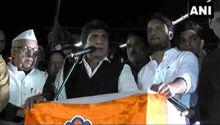 रुपया पीएम मोदी की पूज्यनीय माताजी की उम्र से भी नीचे गिर गया है : राज बब्बर का विवादित बयान रुपया पीएम मोदी की पूज्यनीय माताजी की उम्र से भी नीचे गिर गया है : राज बब्बर का विवादित बयान