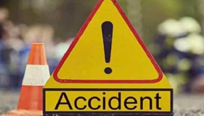 तूफान के बाद राहत शिविर में रह रहीं चार महिलाओं की सड़क दुर्घटना में मौत तूफान के बाद राहत शिविर में रह रहीं चार महिलाओं की सड़क दुर्घटना में मौत