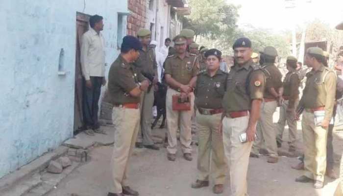 आगरा में दो पक्षों में खूनी संघर्ष, छुट्टी पर आए सैनिक सहित 3 की मौत आगरा में दो पक्षों में खूनी संघर्ष, छुट्टी पर आए सैनिक सहित 3 की मौत