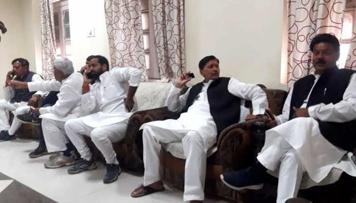 MP Election 2018: भिंड में पुलिस ने कसा शिकंजा, दबंग उम्मीदवारों को किया नजरबंद MP Election 2018: भिंड में पुलिस ने कसा शिकंजा, दबंग उम्मीदवारों को किया नजरबंद