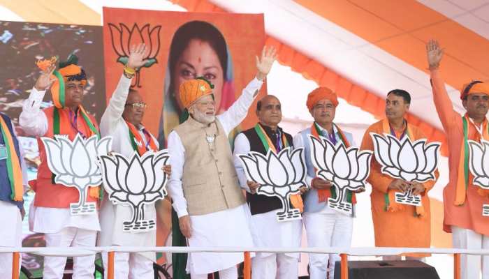 नागौर में पीएम मोदी ने जनता को किया संबोधित, कहा- कांग्रेस सिर्फ भड़काने का काम करती है नागौर में पीएम मोदी ने जनता को किया संबोधित, कहा- कांग्रेस सिर्फ भड़काने का काम करती है