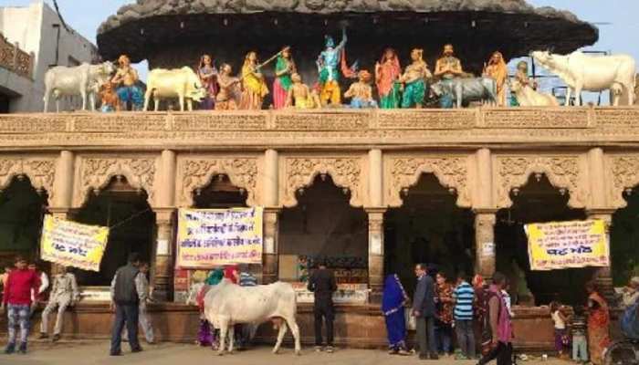मथुरा: अतिक्रमण के चलते बंद हुए मंदिरों के कपाट दोबारा खुले, आज से कर सकेंगे दर्शन मथुरा: अतिक्रमण के चलते बंद हुए मंदिरों के कपाट दोबारा खुले, आज से कर सकेंगे दर्शन