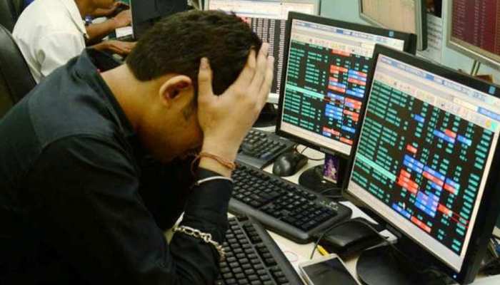 सेंसेक्स ने लगाया करीब 600 अंक का गोता, इन 5 कारणों से आई बड़ी गिरावट सेंसेक्स ने लगाया करीब 600 अंक का गोता, इन 5 कारणों से आई बड़ी गिरावट