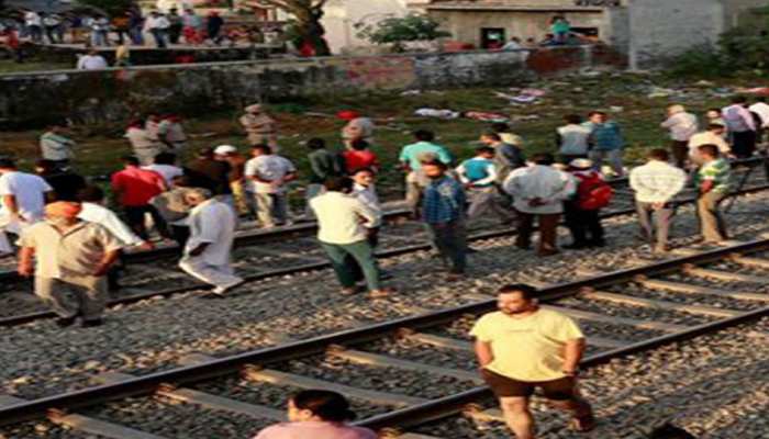 भारतीय रेल पटरियों के पास घनी आबादी की सुरक्षा के लिए बनेगी दीवारें भारतीय रेल पटरियों के पास घनी आबादी की सुरक्षा के लिए बनेगी दीवारें