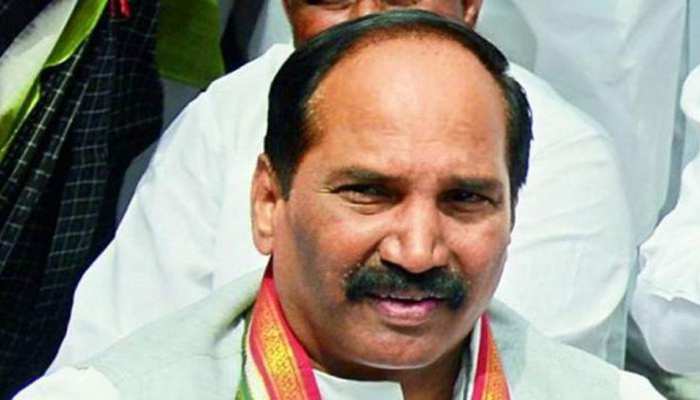 करारी हार के बाद कांग्रेस ने ईवीएम में गड़बड़ी का जताया संदेह, चुनाव आयोग ने नकारा करारी हार के बाद कांग्रेस ने ईवीएम में गड़बड़ी का जताया संदेह, चुनाव आयोग ने नकारा