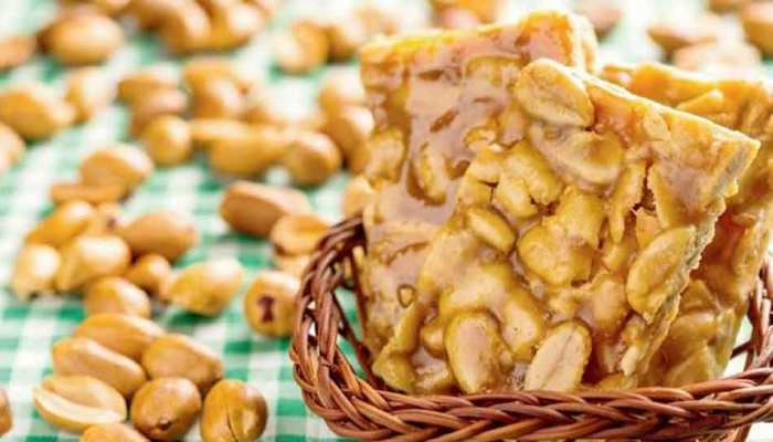 लोनावला की मशहूर मगनलाल चिक्की पर FDA ने लगाई रोक, सेहत के लिए बताया हानिकारक लोनावला की मशहूर मगनलाल चिक्की पर FDA ने लगाई रोक, सेहत के लिए बताया हानिकारक