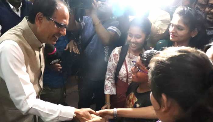 भांजे की फरमाइश पर खुद को रोक नहीं पाए मामा शिवराज, बोले- 'एक दिन जरूर...' भांजे की फरमाइश पर खुद को रोक नहीं पाए मामा शिवराज, बोले- 'एक दिन जरूर...'