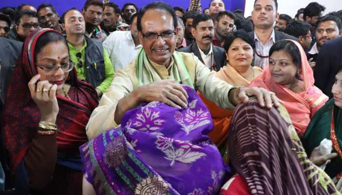 VIDEO: एमपी में बीजेपी की वापसी पर शिवराज सिंह बोले, 'हो सकता है पूरे पांच साल भी न लगें' VIDEO: एमपी में बीजेपी की वापसी पर शिवराज सिंह बोले, 'हो सकता है पूरे पांच साल भी न लगें'