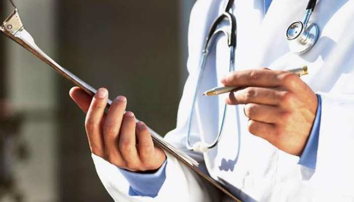 दिल्लीः स्वास्थ्य मुद्दों पर चर्चा के लिए 'हेल्थ मीडिया सम्मेलन' के आयोजन में जुटे दिग्गज दिल्लीः स्वास्थ्य मुद्दों पर चर्चा के लिए 'हेल्थ मीडिया सम्मेलन' के आयोजन में जुटे दिग्गज