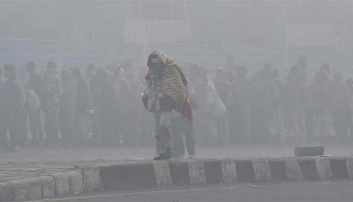 प्रदूषण की मारः गैस चैंबर बनी राजधानी, घर में ही रहने की दी गई सलाह प्रदूषण की मारः गैस चैंबर बनी राजधानी, घर में ही रहने की दी गई सलाह