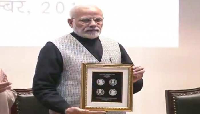 अटल बिहारी वाजपेयी के सम्मान में पीएम मोदी ने जारी किया 'स्मारक सिक्का' अटल बिहारी वाजपेयी के सम्मान में पीएम मोदी ने जारी किया 'स्मारक सिक्का'