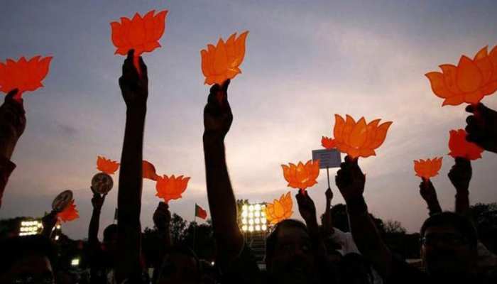 पश्चिम बंगाल में रथयात्रा पर सुप्रीम कोर्ट का बीजेपी को झटका, जल्द सुनवाई से इनकार पश्चिम बंगाल में रथयात्रा पर सुप्रीम कोर्ट का बीजेपी को झटका, जल्द सुनवाई से इनकार