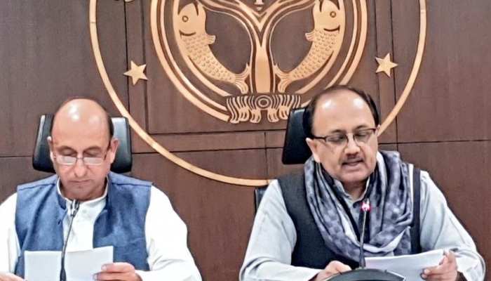 योगी सरकार का बड़ा ऐलान, कोमा में रहने वाले पुलिसकर्मी के परिजनों को मिलेगी पेंशन योगी सरकार का बड़ा ऐलान, कोमा में रहने वाले पुलिसकर्मी के परिजनों को मिलेगी पेंशन