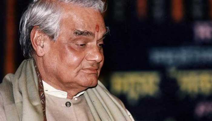 CM योगी ने किया ऐलान लोकभवन में लगेगी अटल जी की 21 मीटर ऊंची प्रतिमा CM योगी ने किया ऐलान लोकभवन में लगेगी अटल जी की 21 मीटर ऊंची प्रतिमा