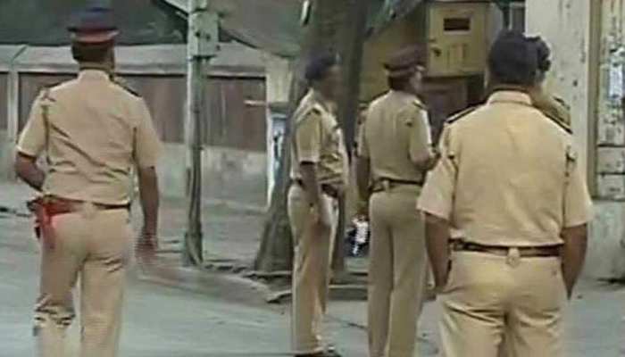 केस में मनचाहा फैसला न आने से नाराज था सरकारी वकील, कोर्ट रूम के बाहर जज को दे मारा थप्पड़ केस में मनचाहा फैसला न आने से नाराज था सरकारी वकील, कोर्ट रूम के बाहर जज को दे मारा थप्पड़