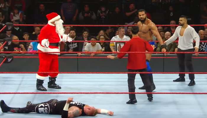 VIDEO: WWE में जब रेसलर को बचाने उतरा सेंटा, मुक्के की बौछार से किया बेहाल VIDEO: WWE में जब रेसलर को बचाने उतरा सेंटा, मुक्के की बौछार से किया बेहाल