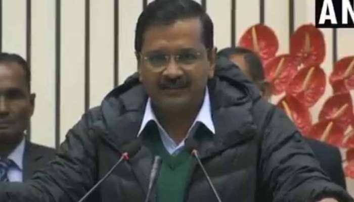 VIDEO: केजरीवाल दे रहे थे भाषण, लोगों ने 'खांसकर' पहुंचाई बाधा तो गडकरी बोले 'शांत रहिए' VIDEO: केजरीवाल दे रहे थे भाषण, लोगों ने 'खांसकर' पहुंचाई बाधा तो गडकरी बोले 'शांत रहिए'