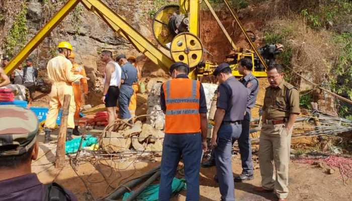 15 दिन से मेघालय की खदान में फंसे 15 मजदूरों को बचाने भुवनेश्वर से रवाना हुई NDRF की विशेष टीम... 15 दिन से मेघालय की खदान में फंसे 15 मजदूरों को बचाने भुवनेश्वर से रवाना हुई NDRF की विशेष टीम...
