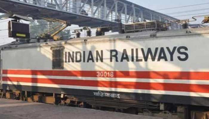 YEAR ENDER 2018: रेलवे के नाम जुड़ीं इंजनलेस ट्रेन T-18 और बोगीबिल रेल-सड़क पुल की उपलब्धि YEAR ENDER 2018: रेलवे के नाम जुड़ीं इंजनलेस ट्रेन T-18 और बोगीबिल रेल-सड़क पुल की उपलब्धि