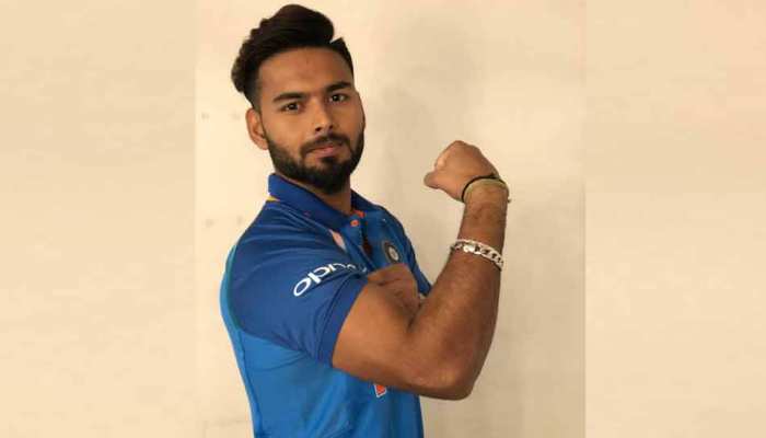 बुमराह के 'ब्लॉस्ट' के बीच ऋषभ पंत ने बनाया रिकॉर्ड, टीम इंडिया की खास क्लब में एंट्री बुमराह के 'ब्लॉस्ट' के बीच ऋषभ पंत ने बनाया रिकॉर्ड, टीम इंडिया की खास क्लब में एंट्री